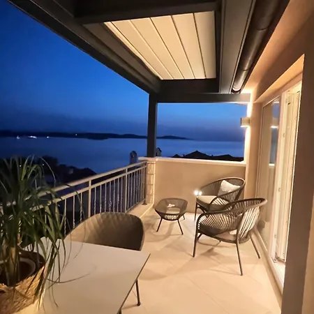 View * フヴァル