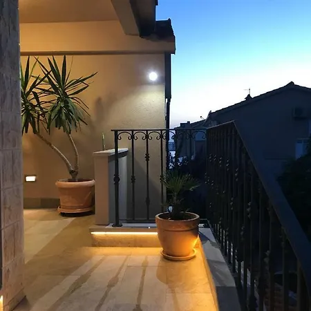View * フヴァル